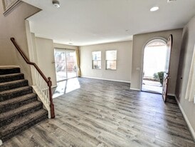 1406 Mosaic Glen in Escondido, CA - Building Photo