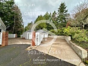 3707 SW 52nd Pl in Portland, OR - Foto de edificio - Building Photo