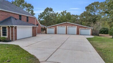203 Mapleleaf St in Magnolia, TX - Building Photo - Building Photo