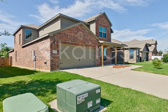 4133 Well Made Rd in Crowley, TX - Foto de edificio - Building Photo