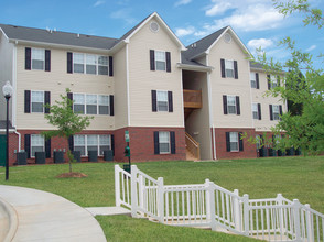 Carlyle Place Apartments in Winston-Salem, NC - Building Photo - Building Photo