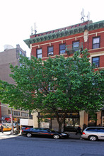 354 W 38th St in New York, NY - Building Photo - Building Photo