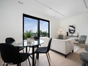 3202 N Racine Ave, Unit 303 in Chicago, IL - Building Photo - Building Photo
