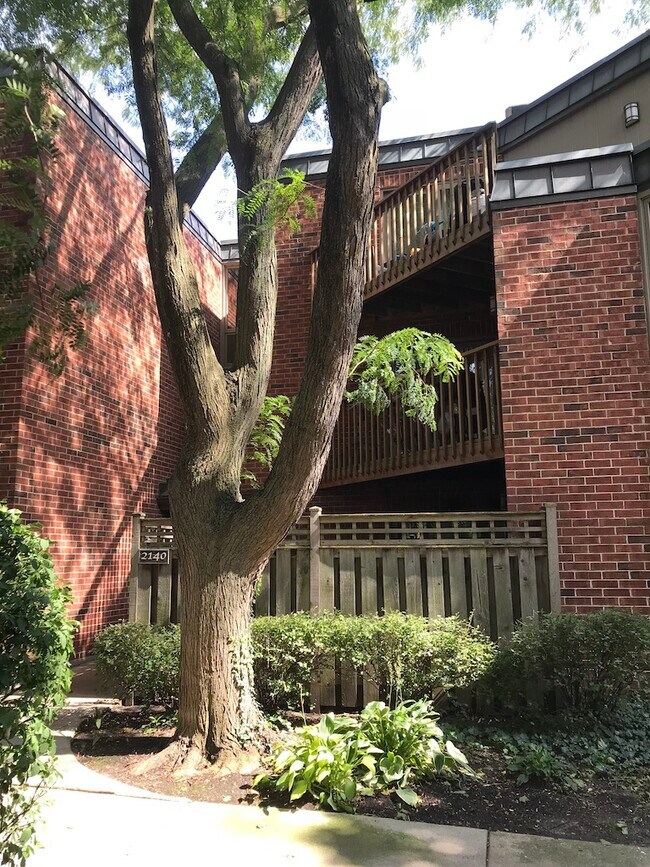 property at 2140 N Lincoln Ave