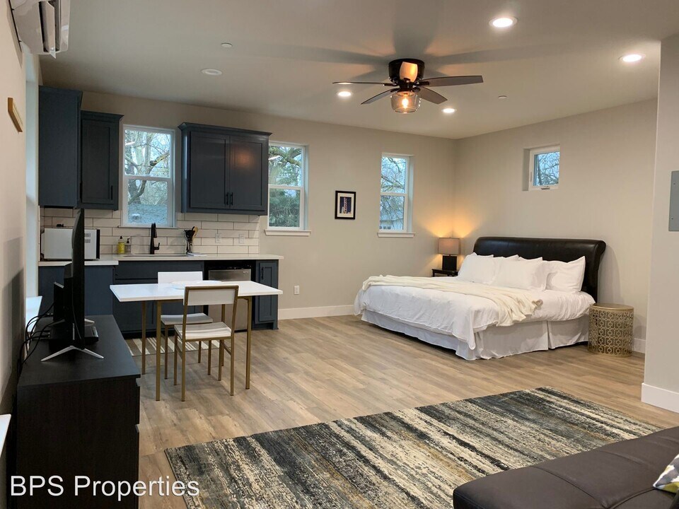 1903 Magnolia Ave in Chico, CA - Building Photo