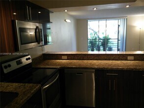 3285 Foxcroft Rd in Miramar, FL - Building Photo - Building Photo