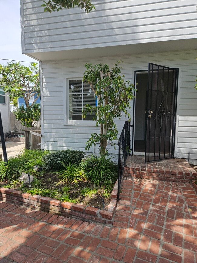 property at 1033 Aviation Blvd