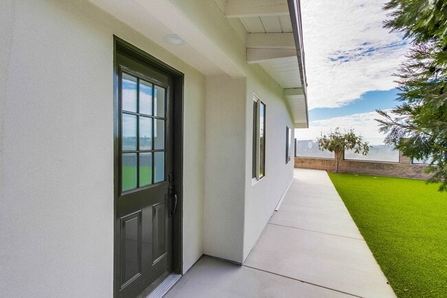 1201 Wynn St in Oceanside, CA - Foto de edificio - Building Photo