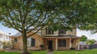 808 Wolf Trail in Desoto, TX - Building Photo