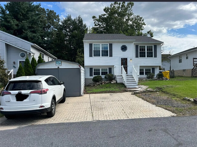 property at 695 207th St