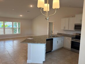 855 Cumberland Rd in Venice, FL - Building Photo - Building Photo