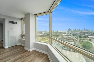 3320 Spinnaker Ln in Detroit, MI - Building Photo - Building Photo
