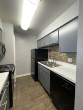 16414 Stuebner Airline Rd in Spring, TX - Foto de edificio - Building Photo