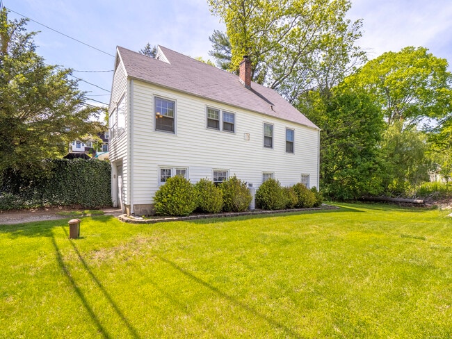 18 Own Home Ave in Wilton, CT - Building Photo - Building Photo