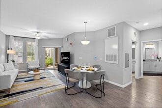 Dream Kissimmee in Kissimmee, FL - Foto de edificio - Building Photo