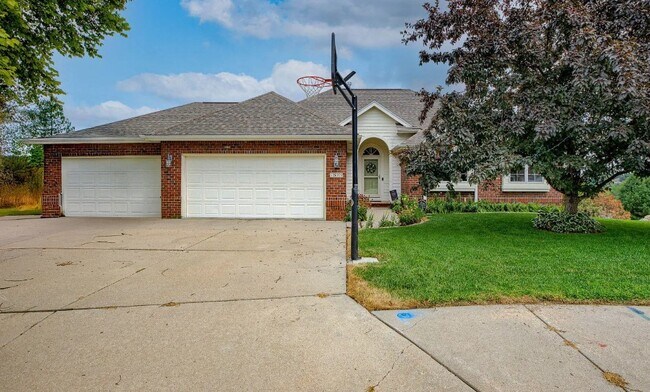 property at 1525 Berwick Cir