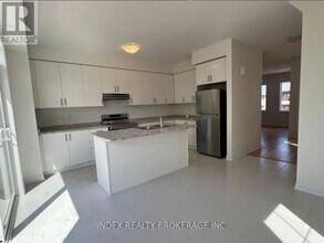 194 Gillespie Dr in Brantford, ON - Building Photo - Building Photo