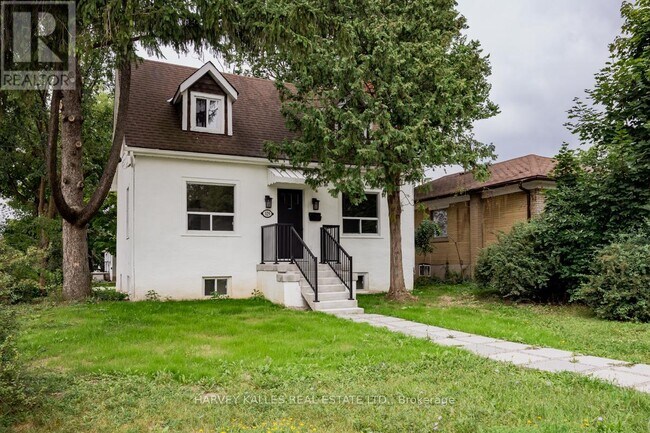 129 Major Mackenzie Dr E in Richmond Hill, ON - Building Photo - Building Photo