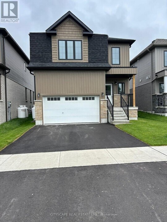 20 Hillcroft Wy in Kawartha Lakes, ON - Building Photo