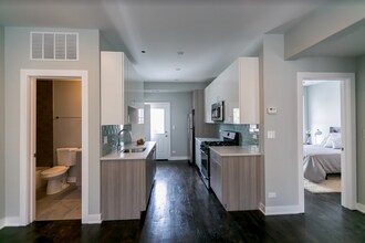 1201 W Addison St-Unit -1201-2 in Chicago, IL - Building Photo - Building Photo