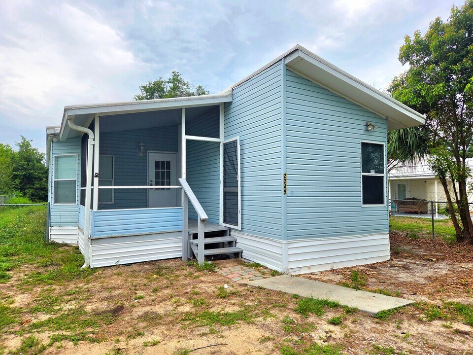 2249 Golfview St in Lakeland, FL - Building Photo
