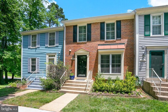 property at 7433 Hatherleigh Ct