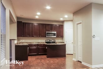 8305 Wheatfield Dr in Indianapolis, IN - Foto de edificio - Building Photo