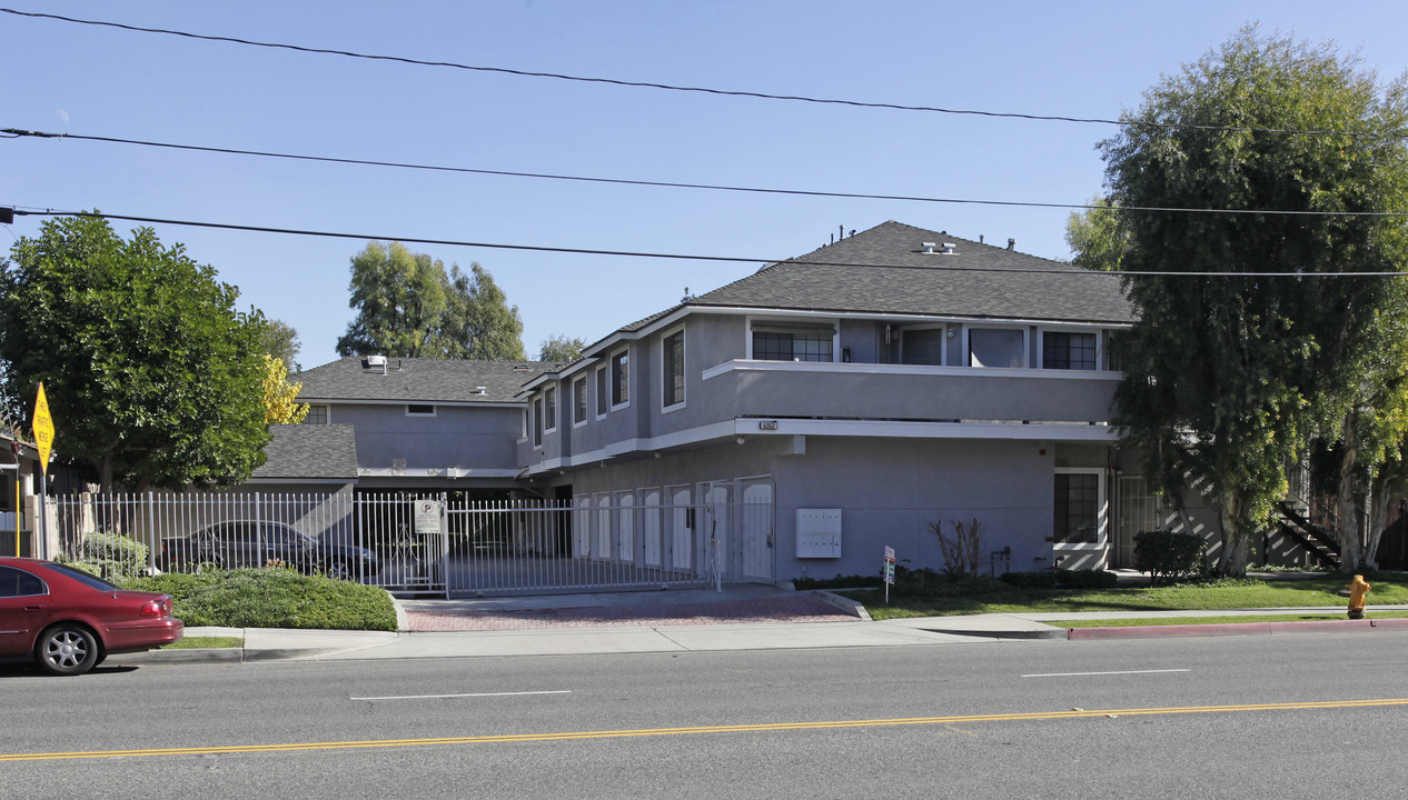 6062 Western Ave in Buena Park, CA - Foto de edificio