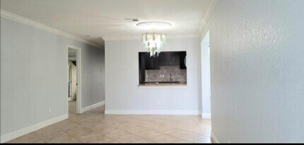 750 SW Claudia Ave in Port St. Lucie, FL - Foto de edificio - Building Photo