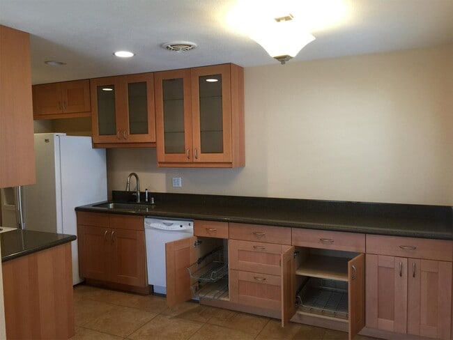 201 Woodrow Ave in Modesto, CA - Building Photo - Building Photo