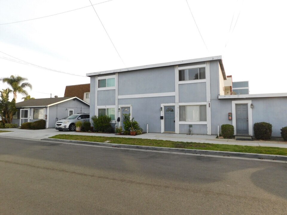 1714-1718 Alabama St in Huntington Beach, CA - Building Photo