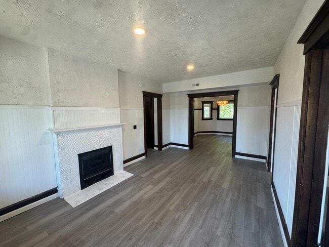 property at 504 N Roosevelt Ave