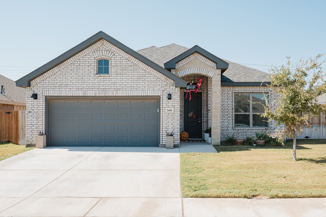5401 Constitution Ave in Odessa, TX - Building Photo