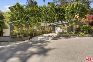 2867 Beachwood Dr in Los Angeles, CA - Building Photo