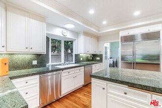 721 N Linden Dr in Beverly Hills, CA - Building Photo - Building Photo
