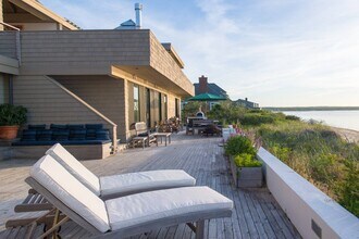 383 Cranberry Hole Rd in Amagansett, NY - Building Photo - Building Photo