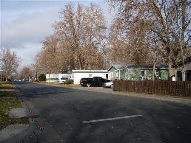 1215 SW 11th St in Hermiston, OR - Foto de edificio - Building Photo