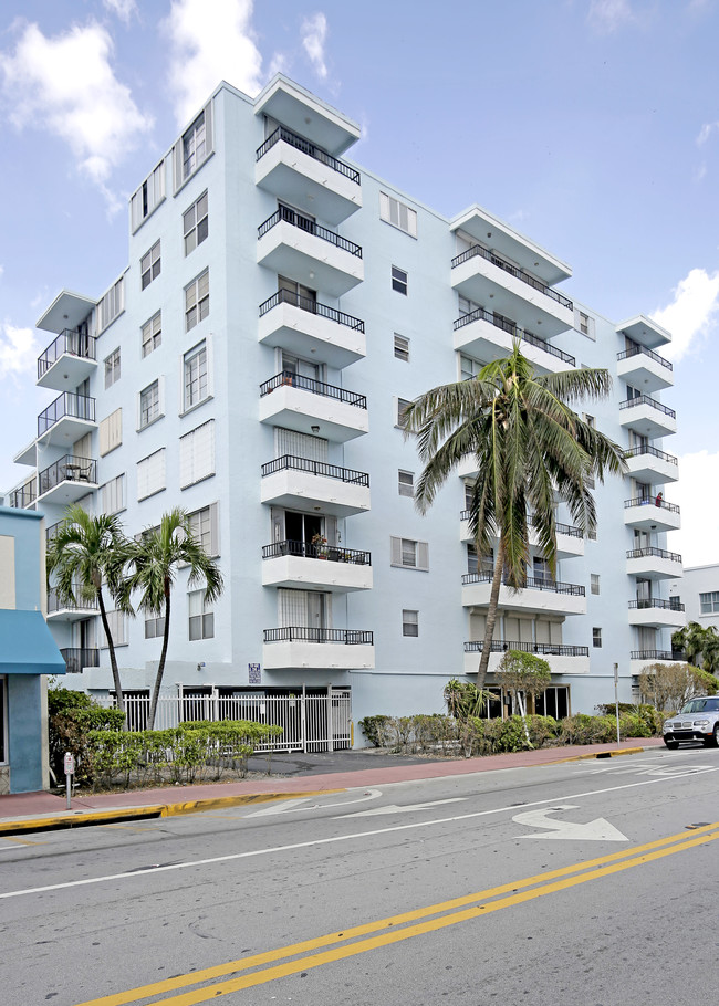 720 Collins Ave in Miami Beach, FL - Building Photo - Building Photo