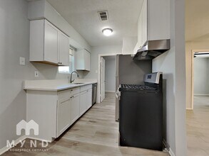 9233 Nyssa St, Unit 61 in Houston, TX - Building Photo - Building Photo