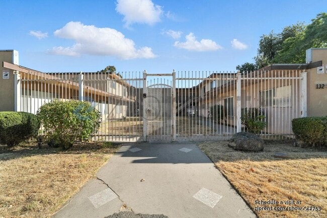 132 W 18th St in Merced, CA - Building Photo - Building Photo