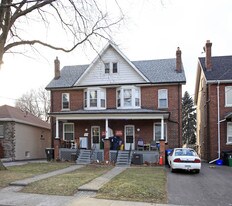 148-150 Queens Ave in Toronto, ON - Building Photo