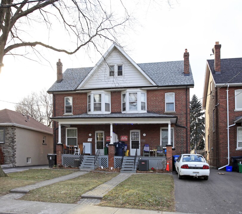 148-150 Queens Ave in Toronto, ON - Building Photo