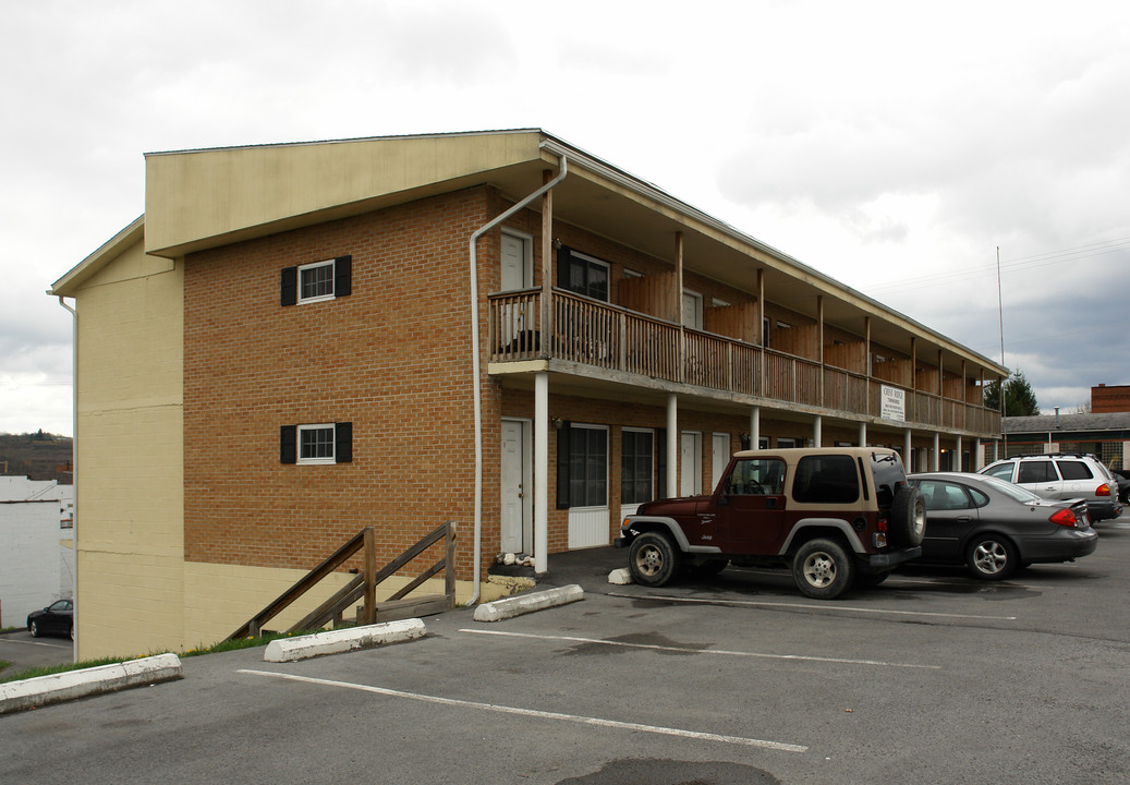 101 Thorn St in Princeton, WV - Building Photo