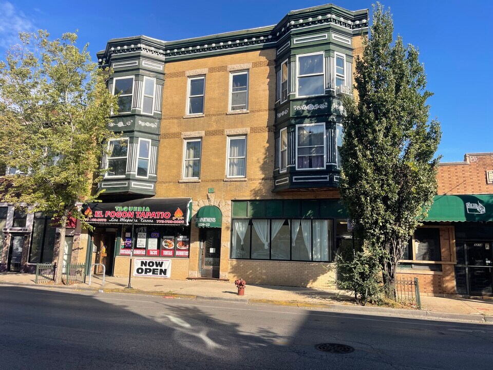 3220 W Armitage Ave, Unit 302 in Chicago, IL - Building Photo