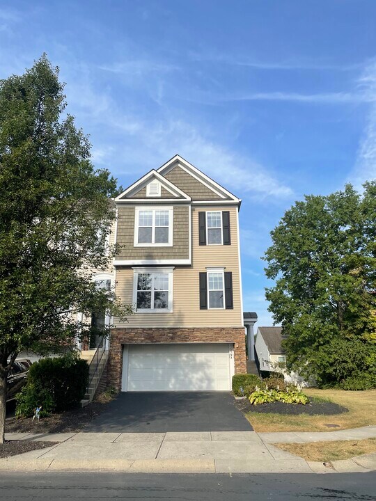 2793 Acarie Dr in Columbus, OH - Building Photo