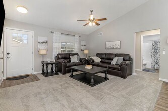 14 Persimmon Dr in Hamilton, OH - Building Photo - Building Photo