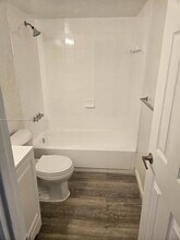 8001 W 6th Ave in Hialeah, FL - Building Photo - Building Photo