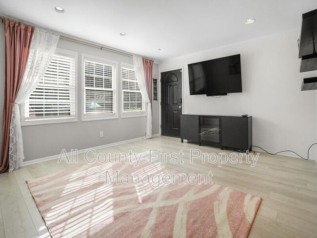 property at 2825 Northeast Expy