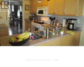 5117 Dryden Ave in Burlington, ON - Building Photo - Building Photo