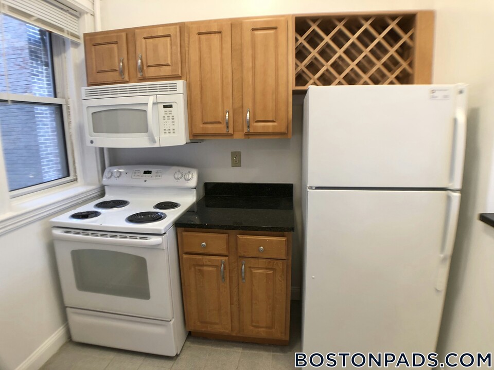 100 Queensberry St in Boston, MA - Building Photo